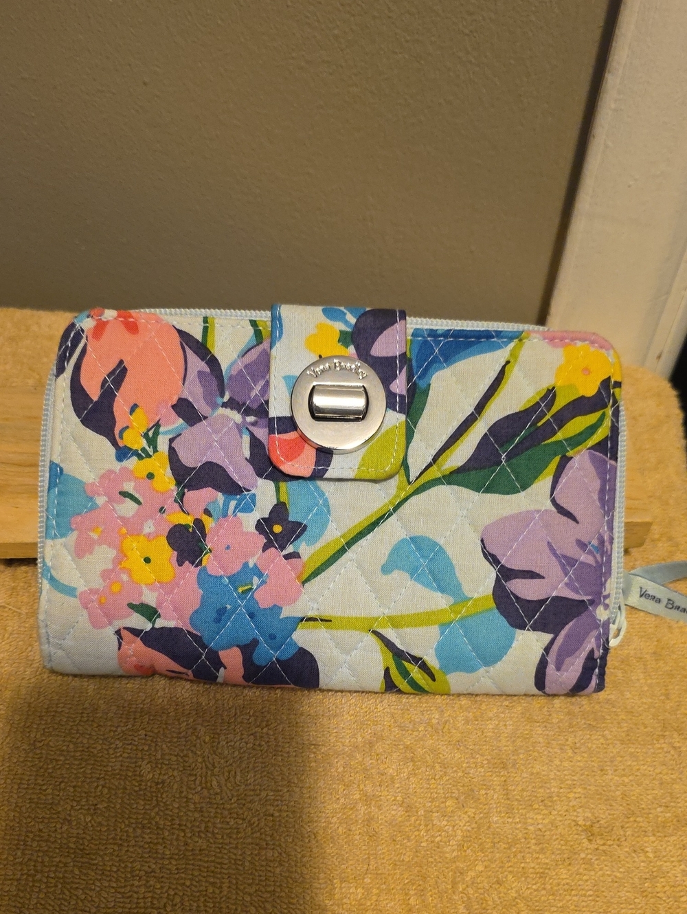 Vera Bradley Quilted Floral Wallet - Inv.506